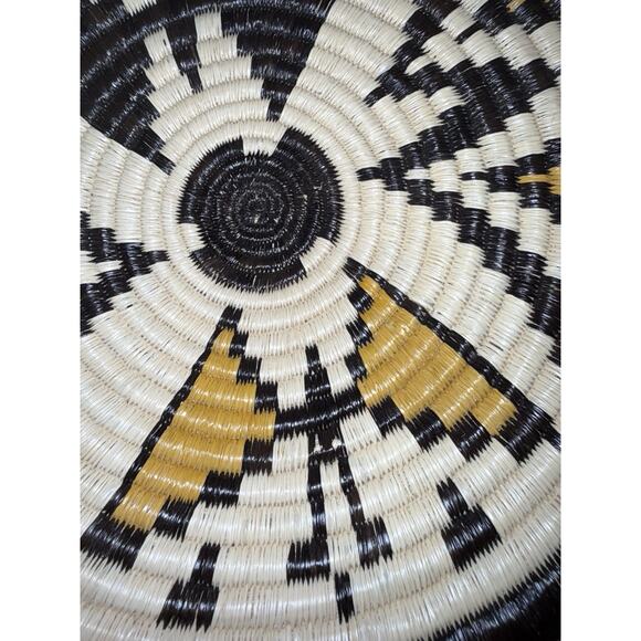 Vintage Hand Woven Vintage Plate Basket Indian Tribal Artisans 10 Inches - Picture 5 of 5